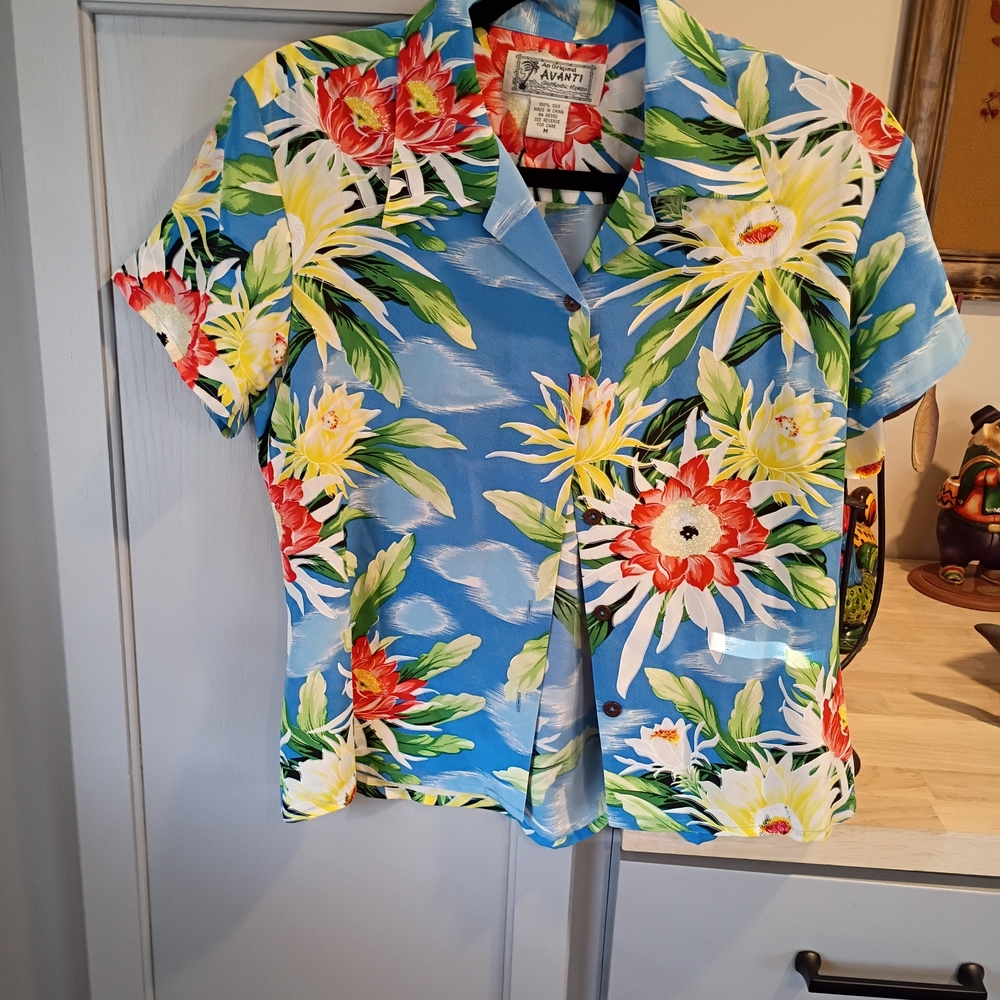 Avanti Tropical Floral Short-Sleeve Button-Up Shirt in Blue, Yellow, Red, Green